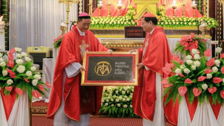 Myanmar RVA Language Service Pupa Cardinal Charles Bo in tam pulahna hi Myanmar pawlpi mite ading in gualzawlna lian mama ahi, chin agen.