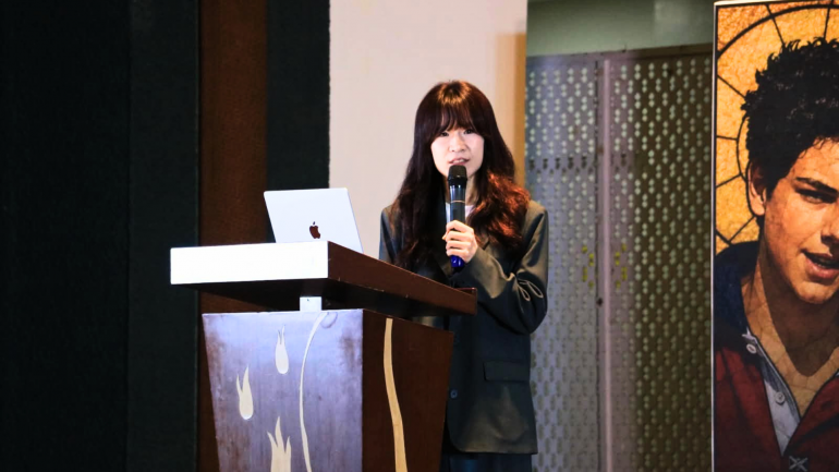 Stephanie Sun in hasatna khu Seoul-a khangnoute atam theipen a puilut ding khu ahisih a, WYD experience khu inn lama um dente kunga tunsah thei nadinga pan lahna ahi, achi hi.