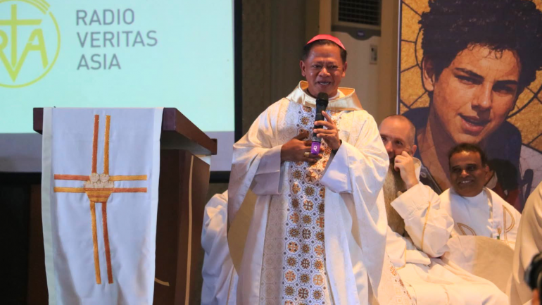 Meihui tongsan hi kipatsahna mun leh muol hing suohta chi'n Archbishop Alarcon in agen hi.