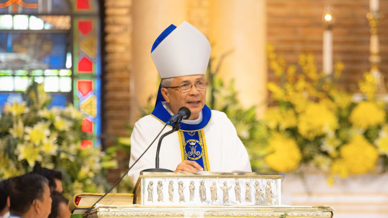 October 14 a lai kithena ah Bishop Reynaldo Evangelista in diocese in “Zero-Waste Church” ahi theihna dinga campaign ah pan nasatah in ala hi chi’n CBCP News in a tahlang hi.