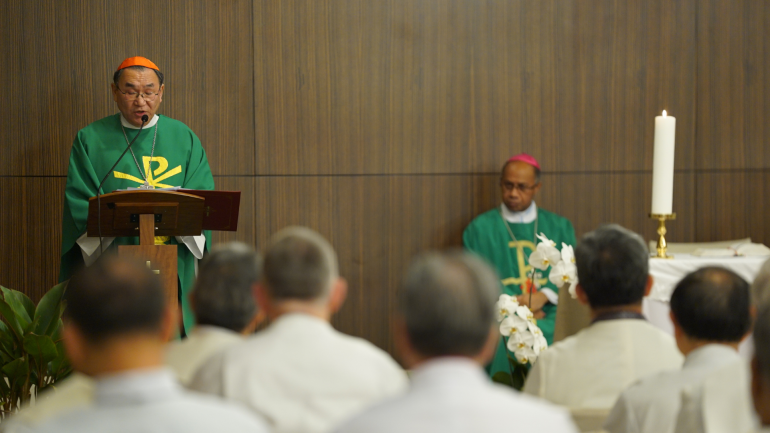 Cardinal Kikuchi in Khatvei thu in leitung pen iheng danglam jousih ding hi. Mipite khat leh khat kipanpi na toh mipi vantang tung a ipan ding uhi, achi hi.