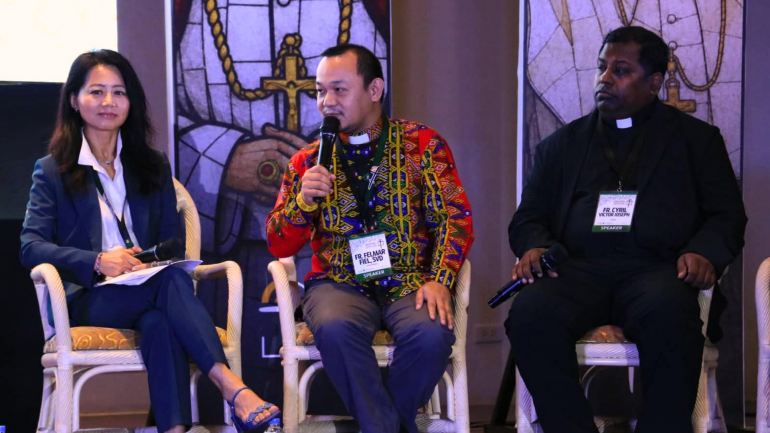 Fr. Felmar in agen a, digital thupha phuanna (evangelization) in atheikhiat dichu ngaikhetute khu viewers ahiloule followers mei mei ahisi ua, mihing tahtah sil anatuahsa leh theichian ginna kikupna lam a hing suhausa theite ahi uh.