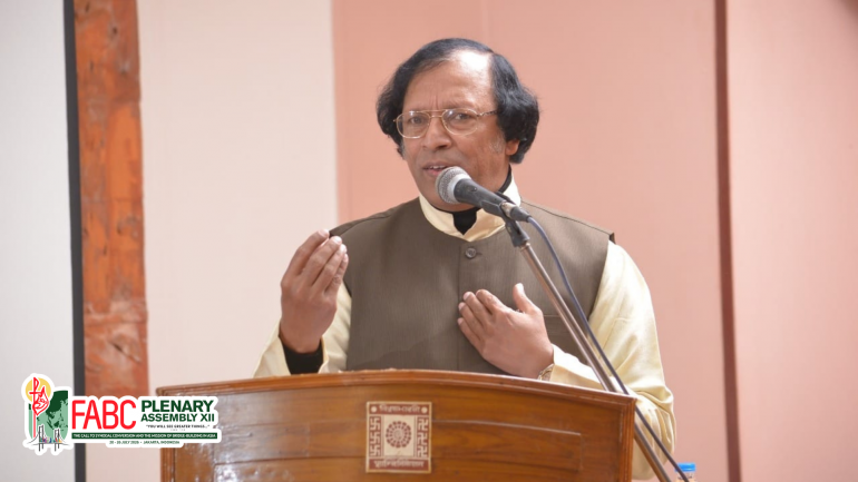 Fr. M.D. Thomas leitunga sakhuo chin ah kilemna leh muonna um theina dingin pan nasa tah in ala hi.