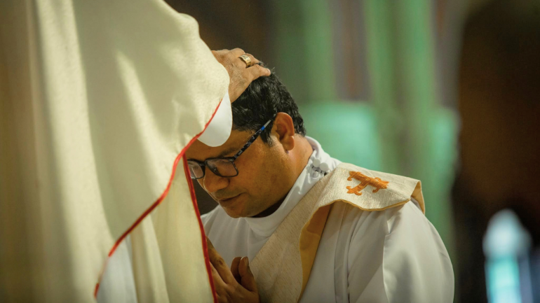 John Shafaqat, kum 40 a upa, August 11, 2026 ni'n Pakistan gam a Lahore Khuopi a Sacred Heart Cathedral a Archbishop Khalid Rehmat in siempu suhdetna apieta hi.