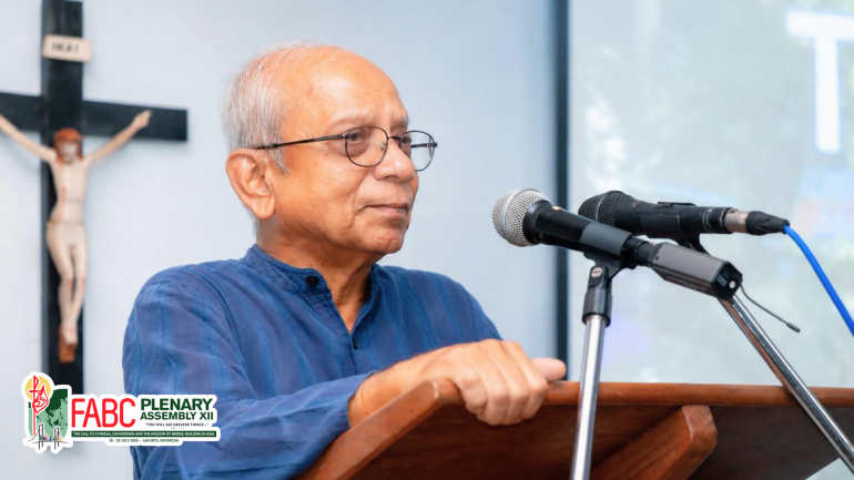 Fr. Cedric Prakash, Gujarat province a Jesuit ten Asia Gam a Pawlpi lamkai te kung a Numeite thu ahatthei na ding ngen hi