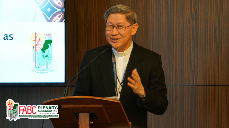 A 12 veina FABC Plenary Assembly ni thumni in Bishop leh delegates hing kalsuankhawm ten Cardinal Luis Antonio Tagle mapuina toh ki geltha na leh thumna in hun zang uhi.