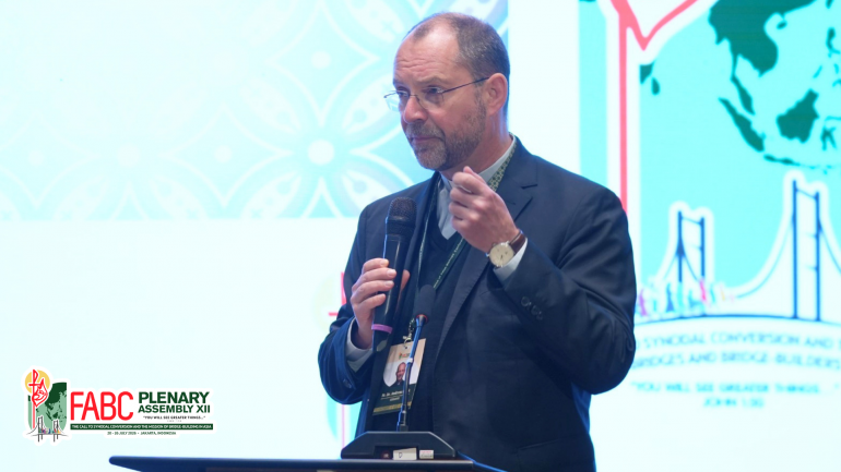 Fr. Dr. Andreas Frick, President Misereor in FABC Khawmpi thugenna ah chielna bawl hi.