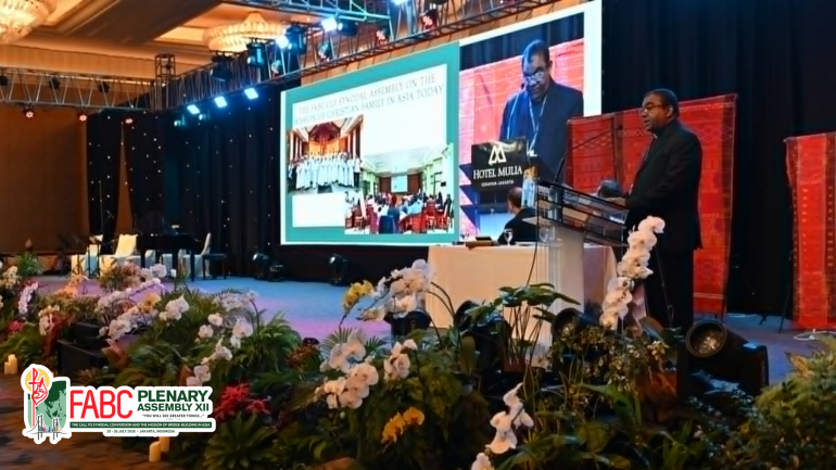 Federation of Asian Bishops’ Conferences (FABC) Office of Laity and the Family (OLF) in, innkuan, numei, khanglai, leh lay faithful-te’n Pawlpi nasepna ah a tamzaw in pang ding uh kisam thu, July 21 ni in Jakarta khua Hoten Mulia ah kibawl FABC Plenary Assembly a 12-na ah report apie na uh ah gen uhi.