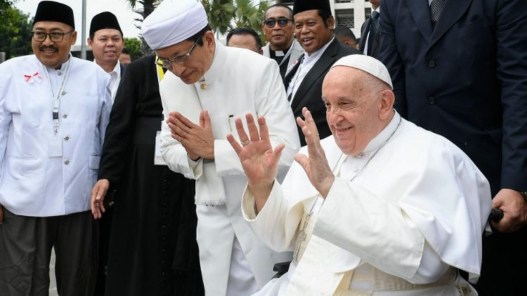 Apeisa kum 2024 In Pu Pope Francis in Indonesia na zin jiehin ki theisiemna tut ahia tutoh kijui in kumpite’n jong Catholicte hoitah in vaidawnna nei ding ahi.
