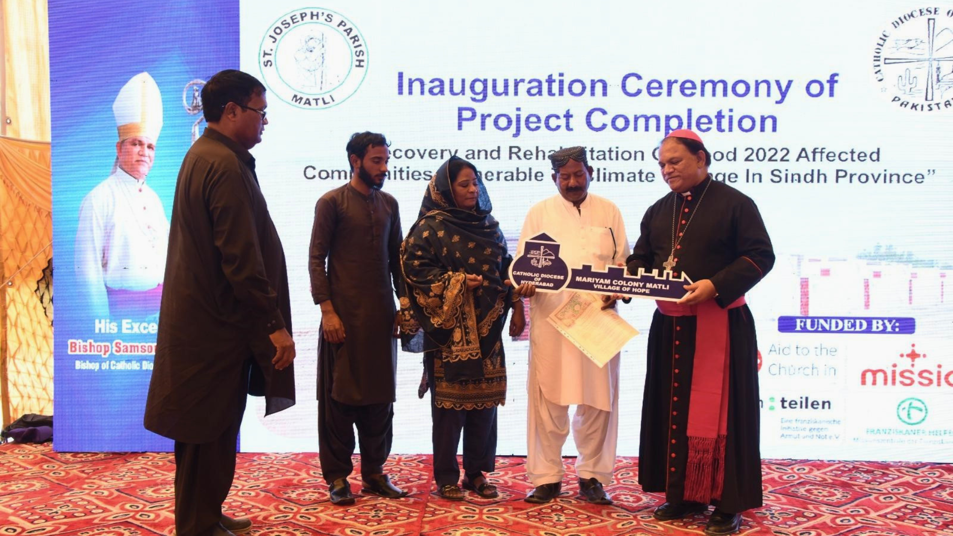 Badin District, Sindh, Pakistan a Bishop Samson Shukardin in tuilet jieh a inn leh lou neiloute inn kotkil apieh khietna