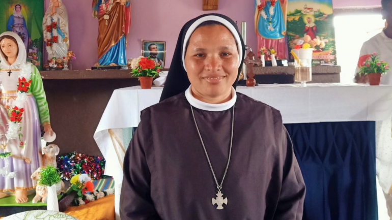 Suolam India pan a Sr. Chandrika Pradhan in Kerela a convent khat a anasep lai in Pasian hatna ana aw ana ja a, tun Meghalaya ah Pasian nasem in a um hi.