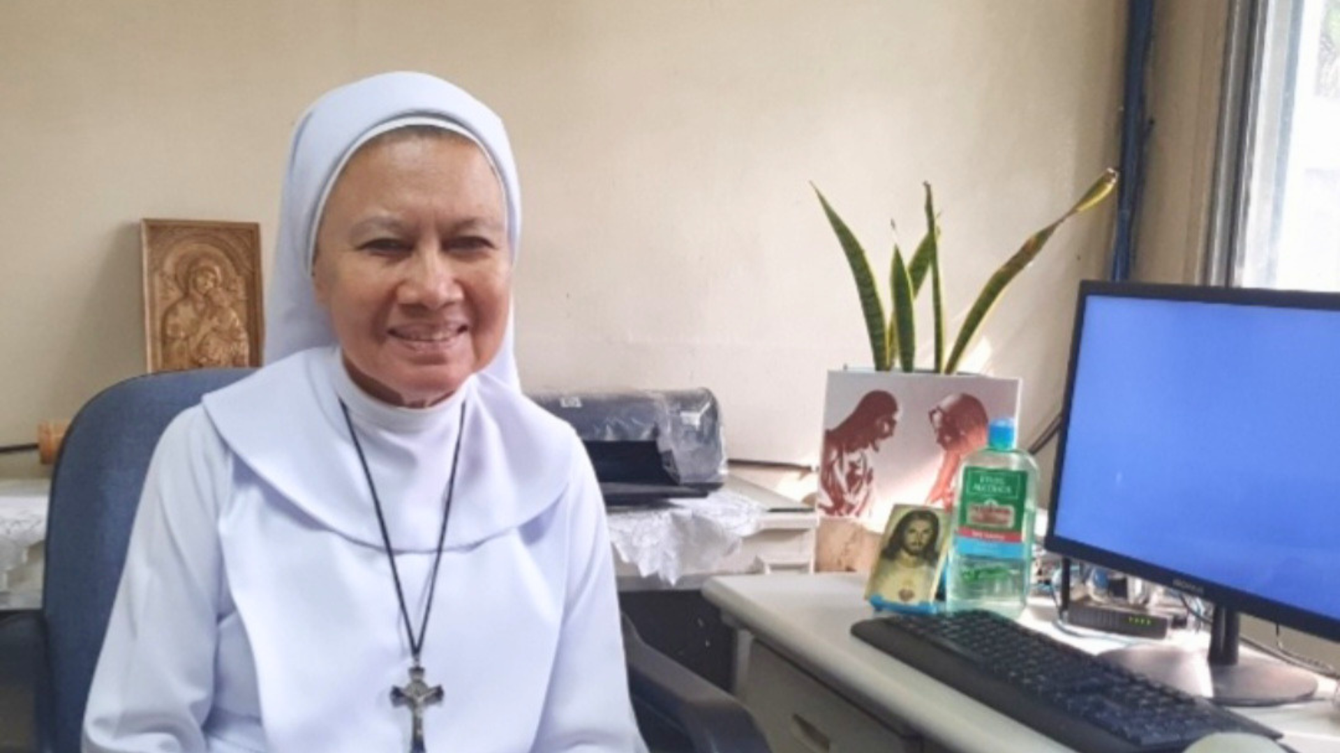 Sr. Eva Fidela Maamo in damlou ki-atna ding umlouna mun, shi leh hin kikal a um damlou te ana enkawl zel hi. (Photo: Oliver Samson)